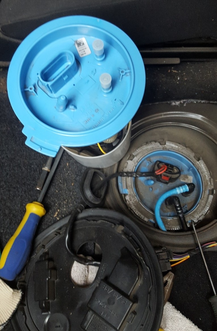 Замена бензонасоса Фольксваген Гольф Плюс