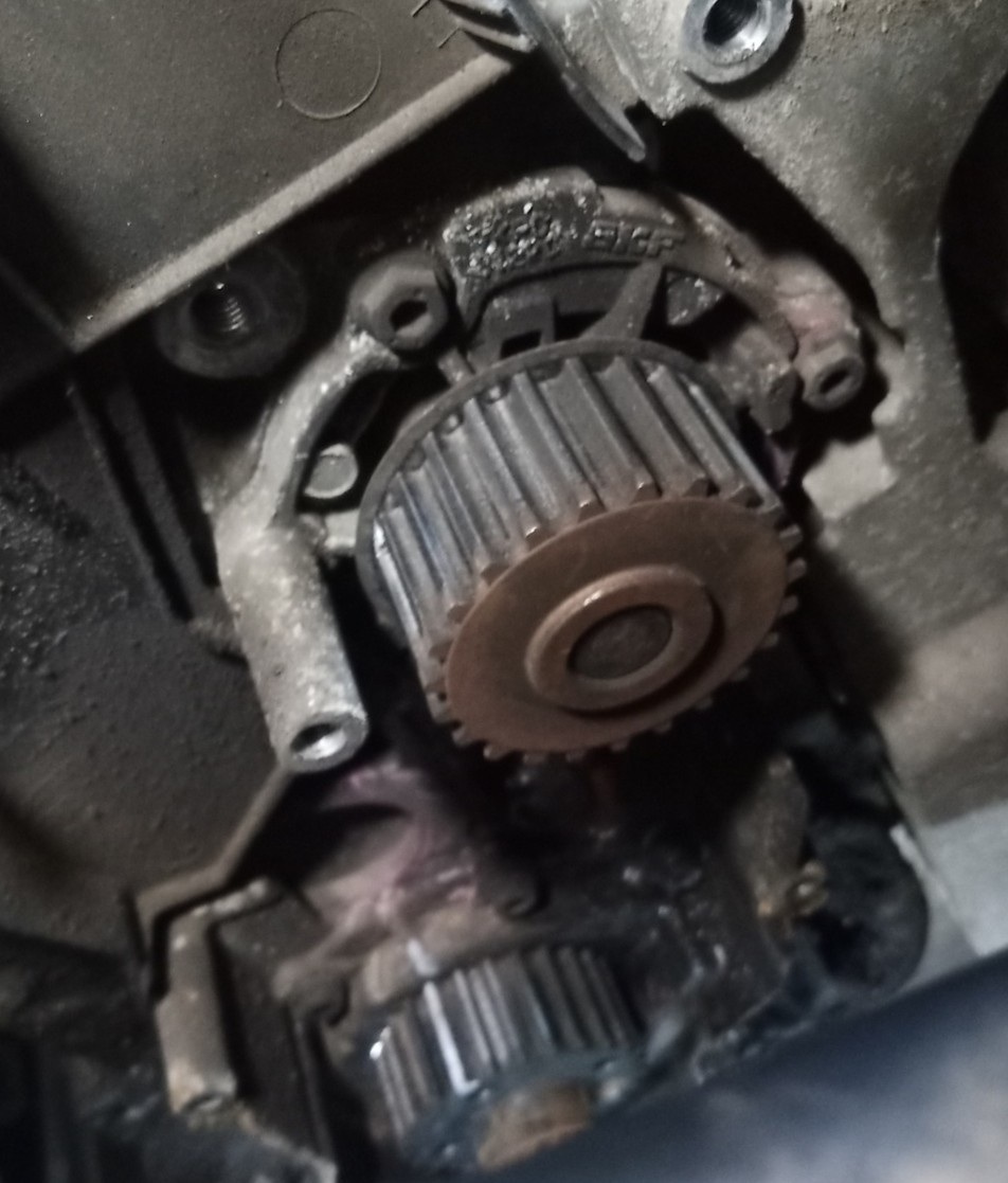 Замена помпы Фольксваген Гольф Плюс