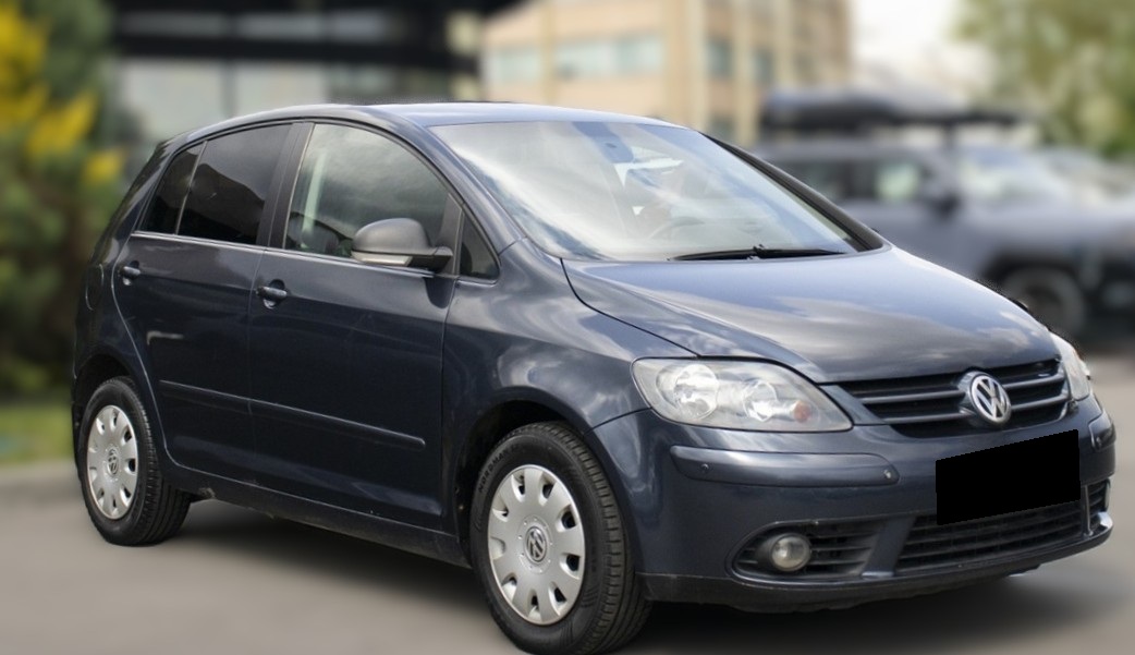 Фольксваген Гольф Плюс после замены радиатора кондиционера в автотехцентре