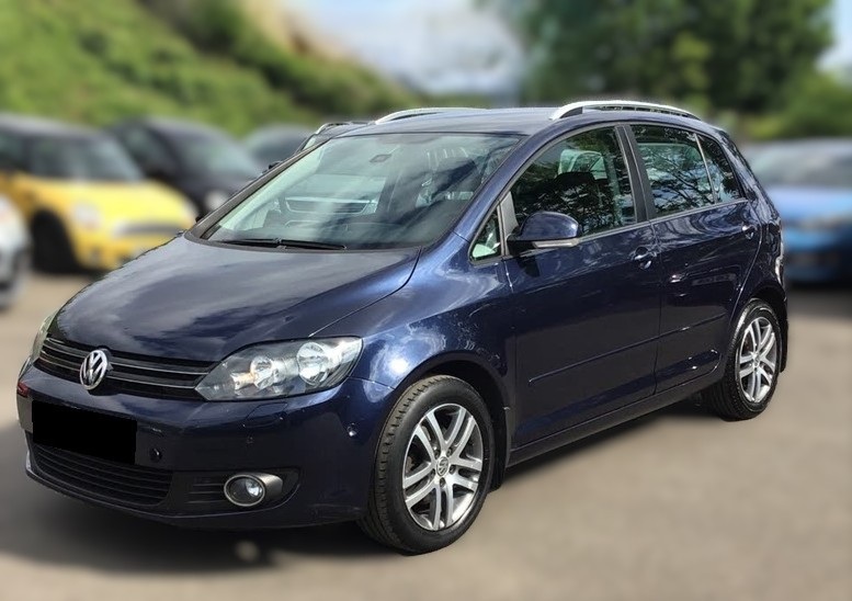 Фольксваген Гольф Плюс после замены тормозных колодок в автотехцентре