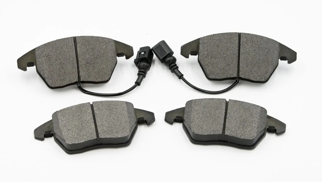 Новый комплект тормозных колодок