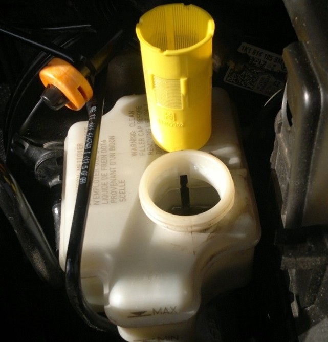 Замена тормозной жидкости Фольксваген Гольф Плюс