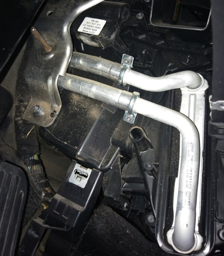 Замена радиатора печки Фольксваген Пассат СС