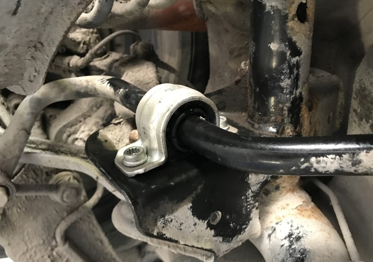 Замена втулок стабилизатора Фольксваген Пассат СС