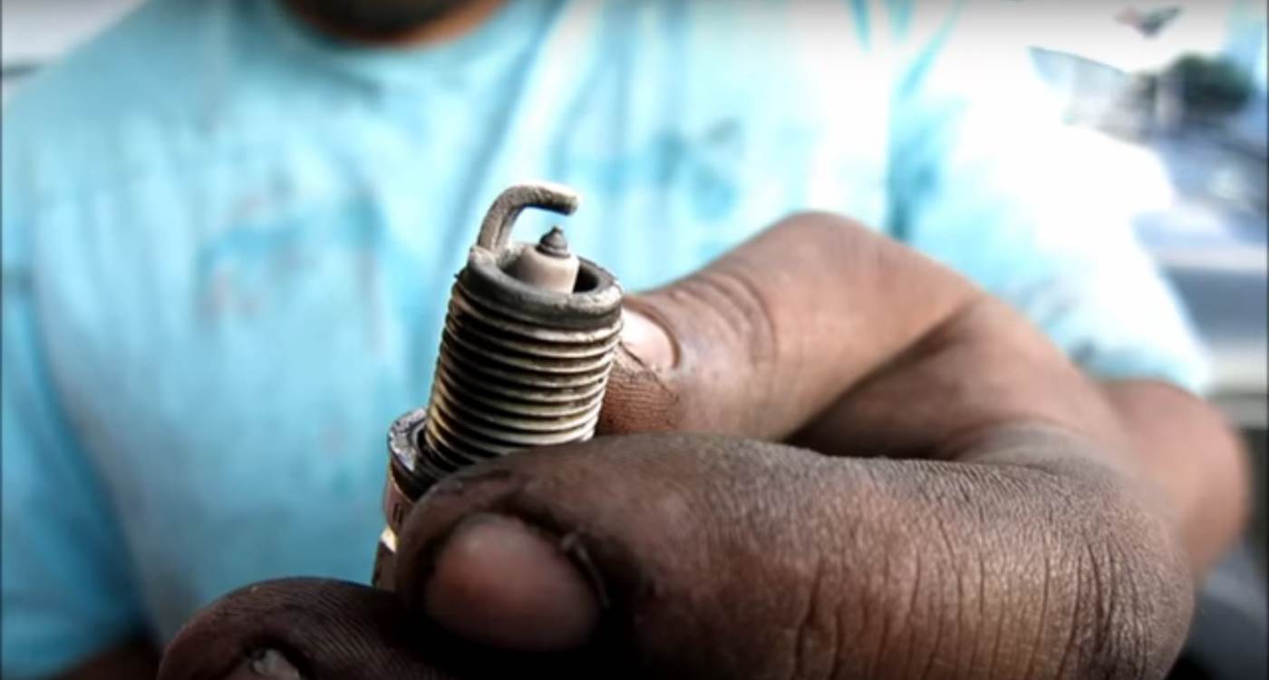 старая свеча зажигания