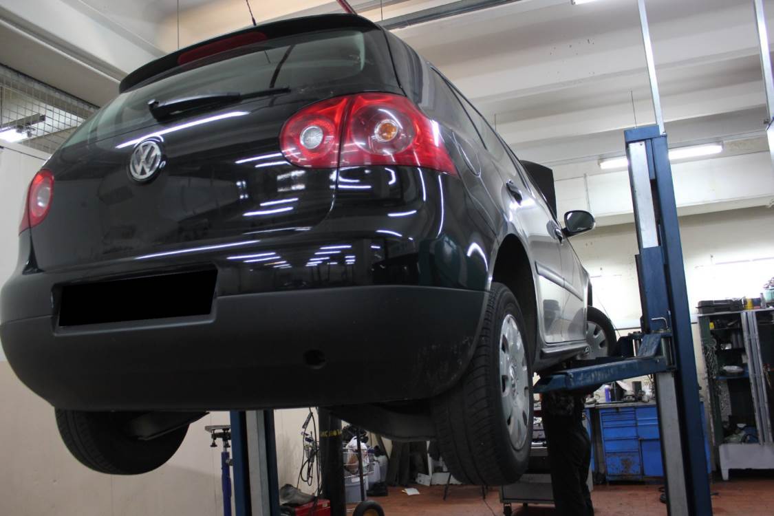 Фольксваген Гольф на СТО