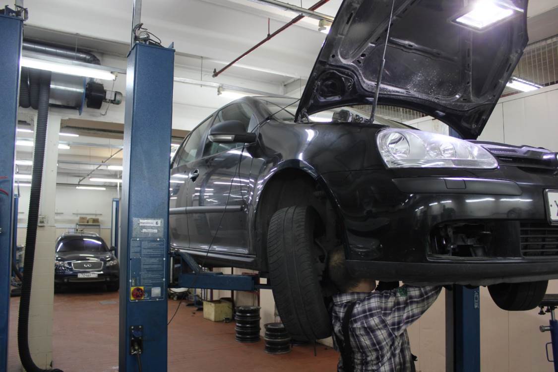 Фольксваген Гольф в техцентре