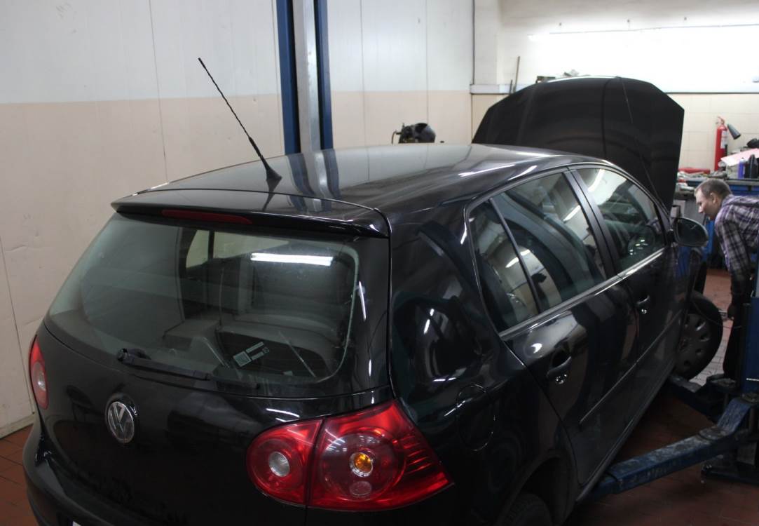 Фольксваген Гольф на СТО