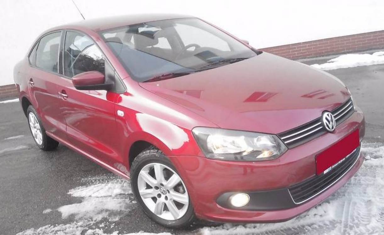красный Фольксваген Поло