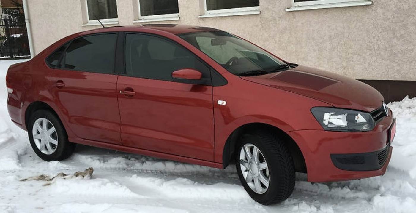 красный Фольксваген Поло