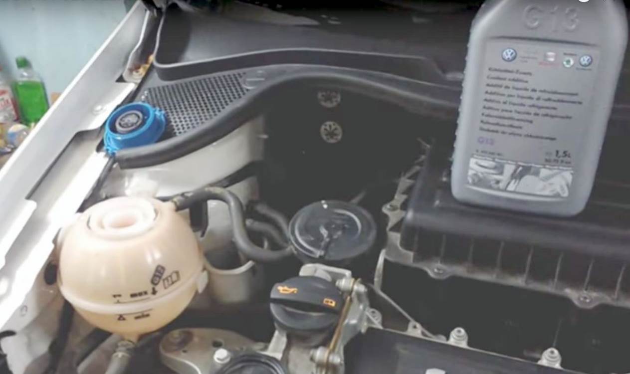 расширительный бачок системы охлаждения