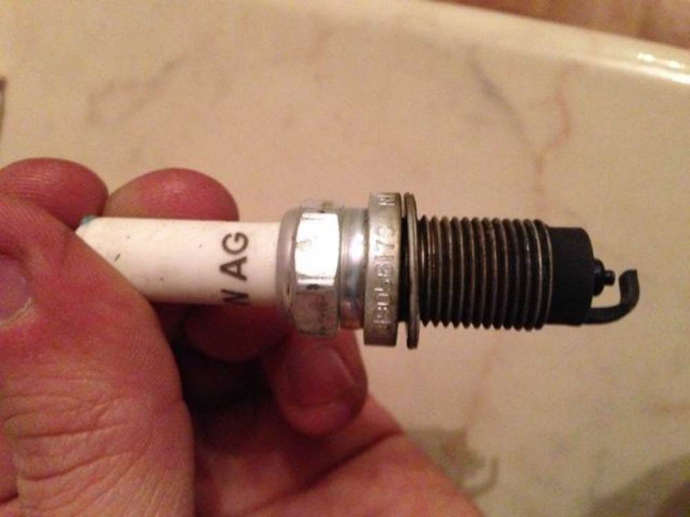 старая свеча зажигания