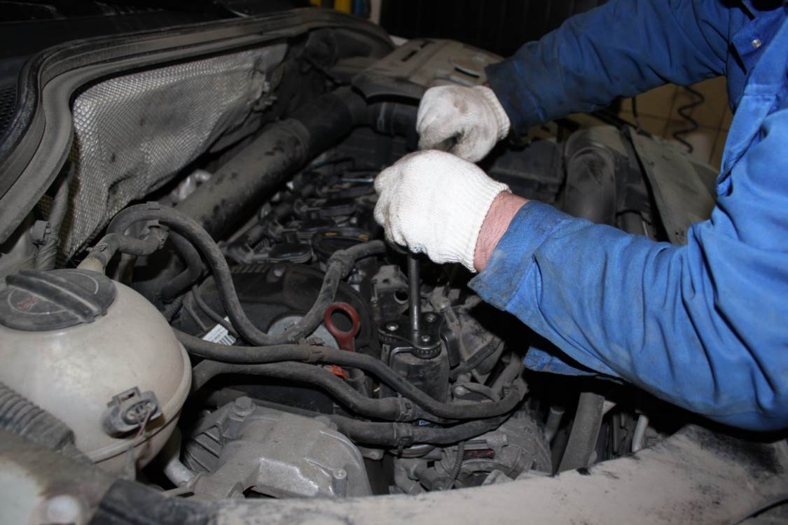 проверка уровня масла на Тигуане