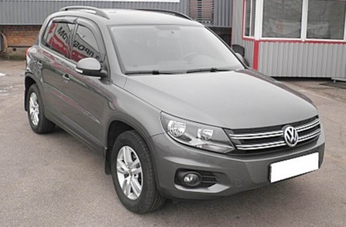 серый Фольксваген Тигуан