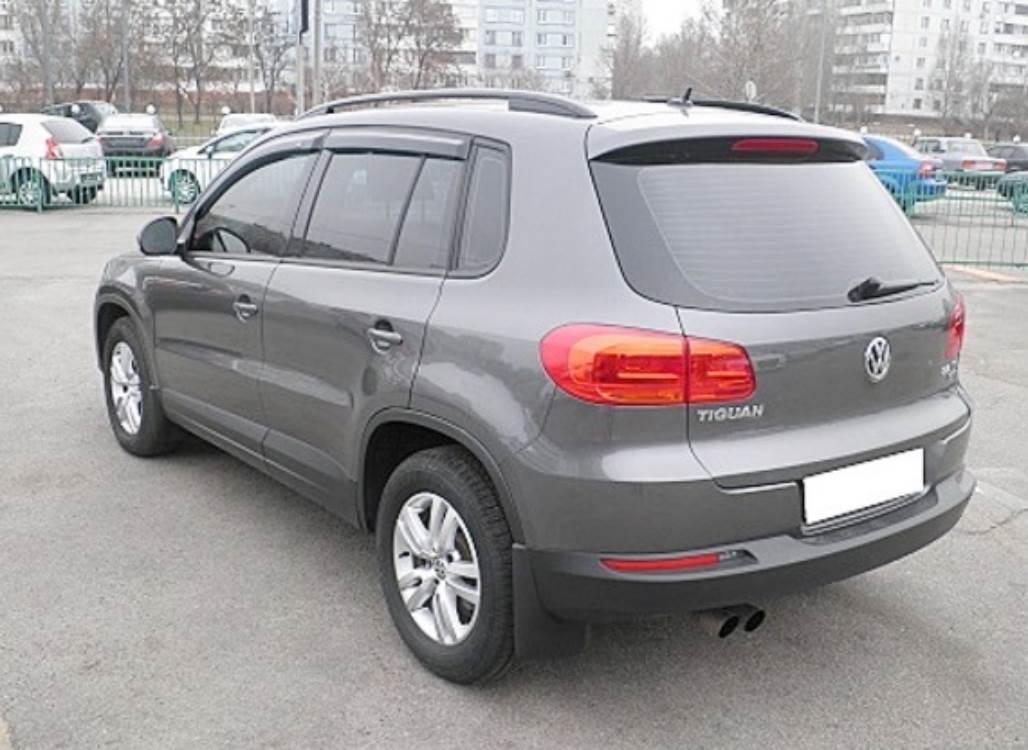 Фольксваген Тигуан на улице