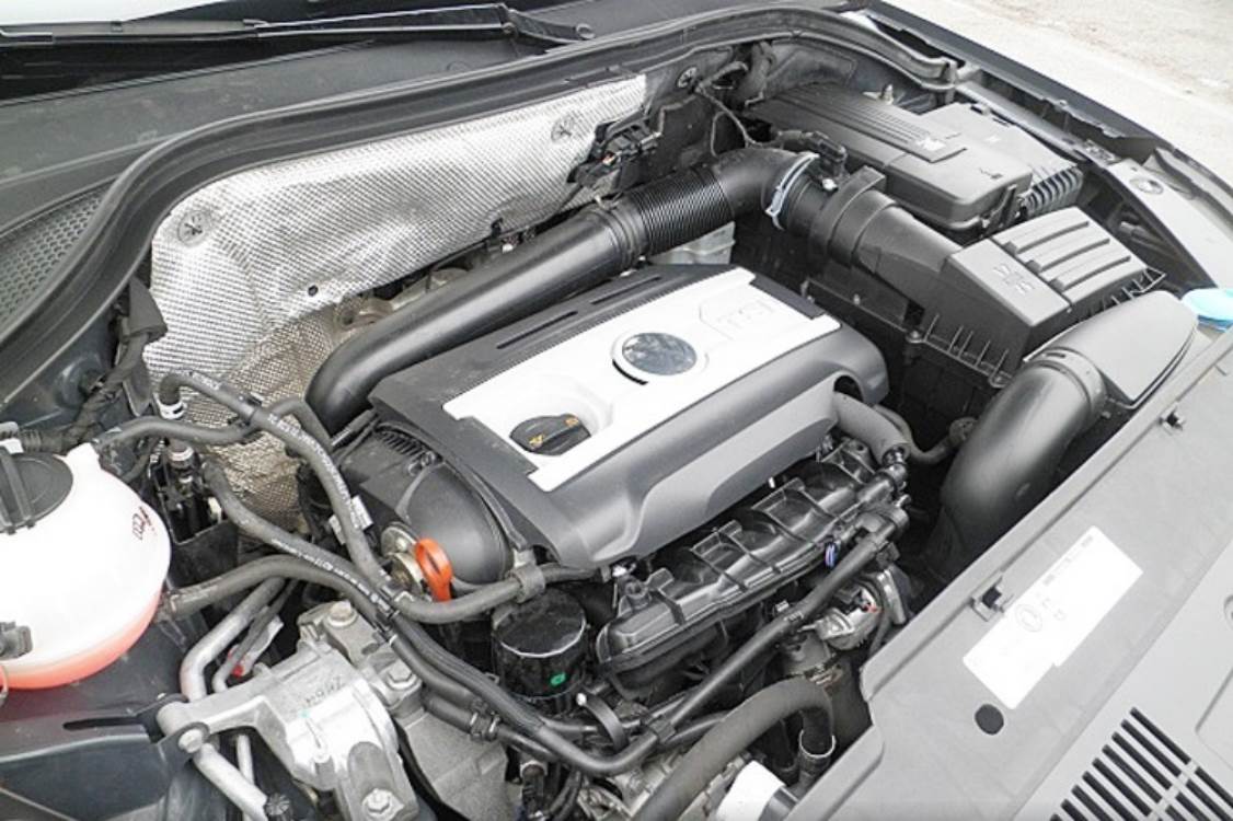 моторный отсек Фольксвагена Тигуан