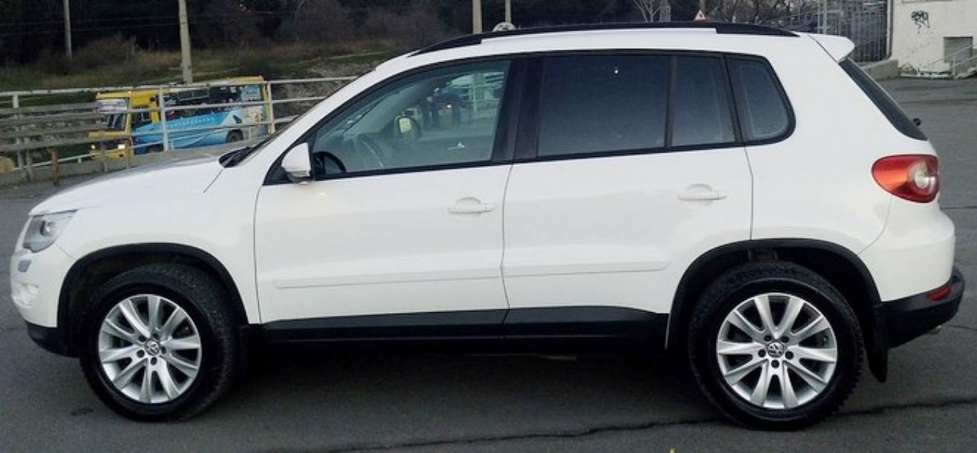 белый Фольксваген Тигуан