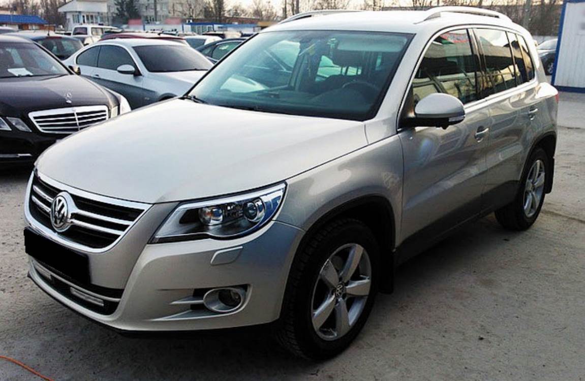Фольксваген Тигуан на улице