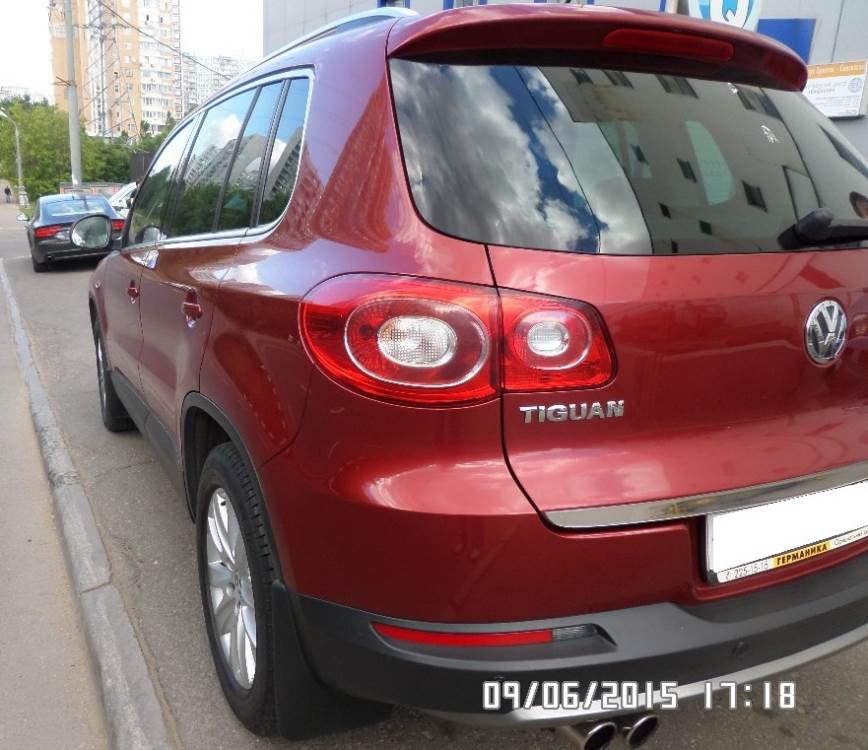 Фольксваген Тигуан на улице