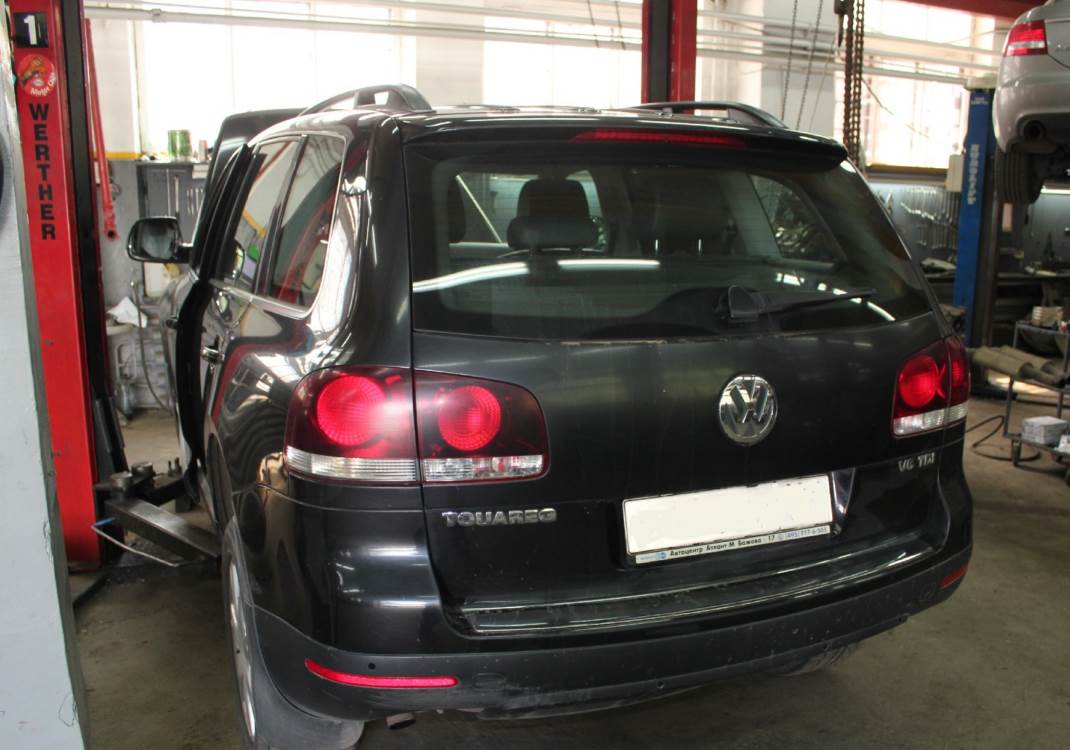 Туарег в ремзоне техцентра