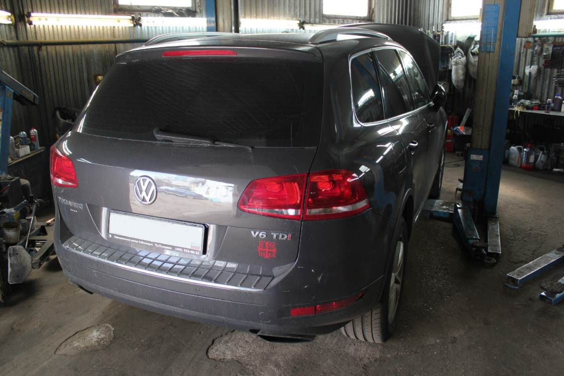 Фольксваген Туарег на замене колодок