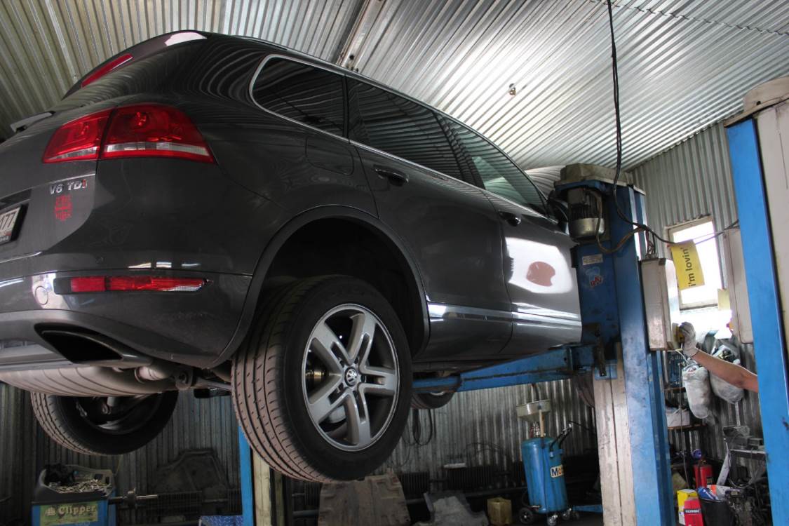 Туарег в сервисе на ремонте