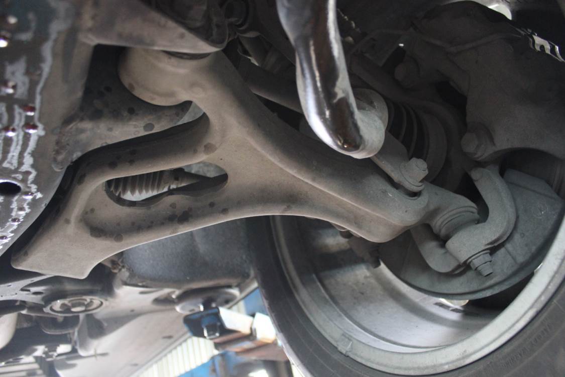 нижний рычаг Туарега