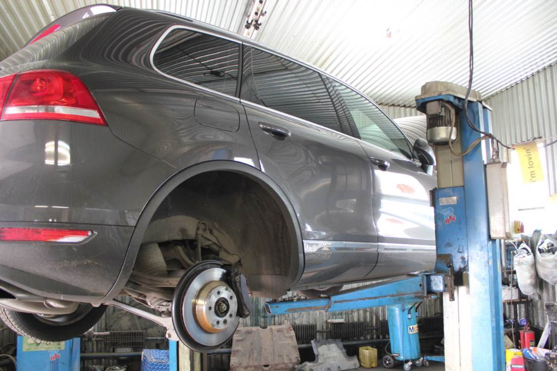 Туарег на ремонте подвески