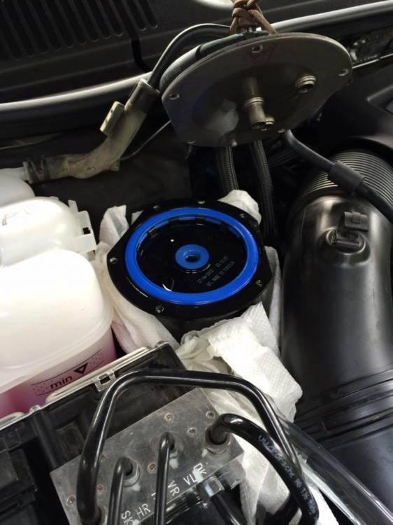 меняем топливный фильтр на Фольксвагене Туареге