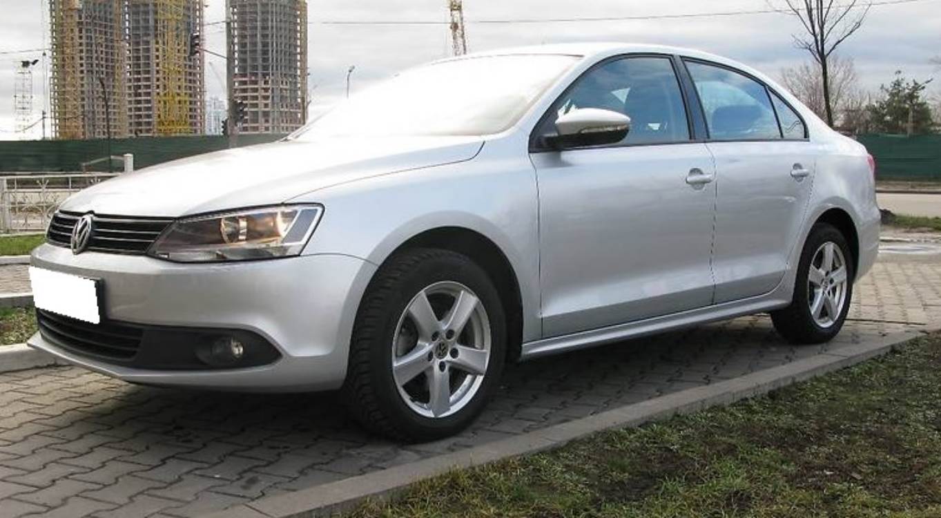 серый  Фольксваген Джетта