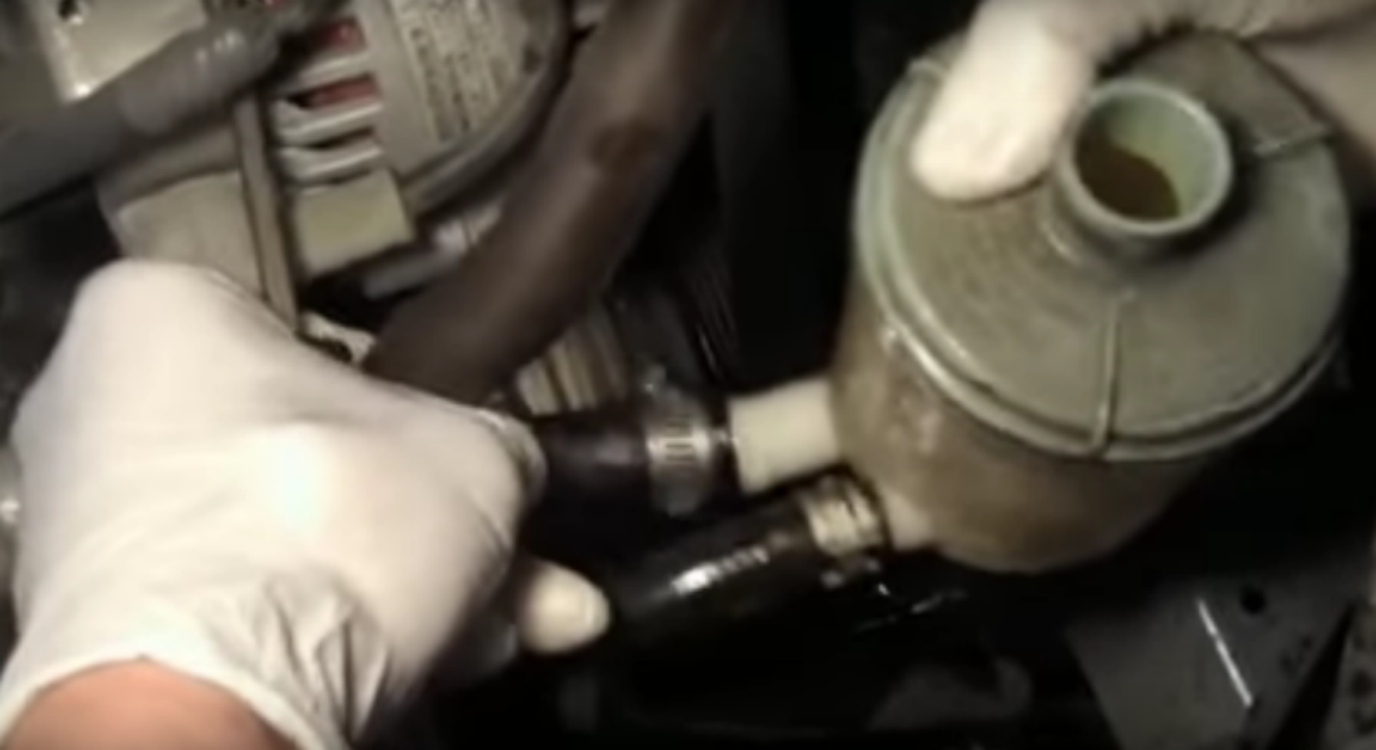 бачок ГУРа на Пассате