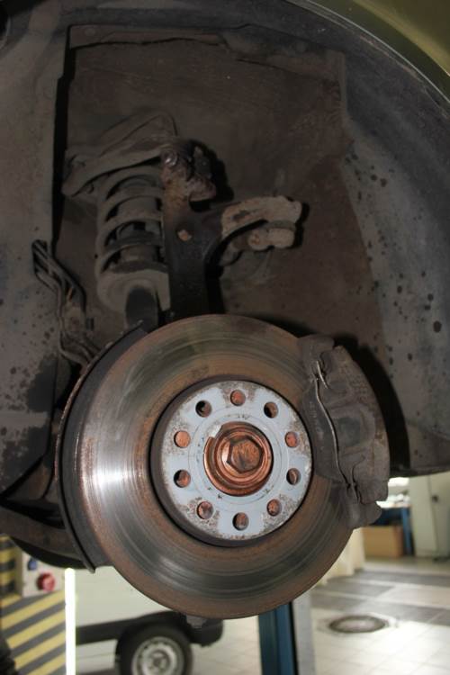 замена колодок на Пассате