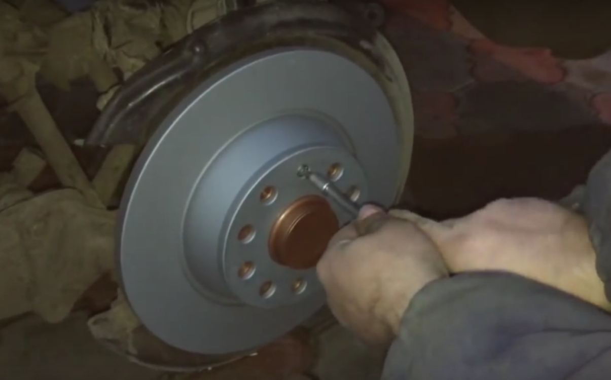 установка нового тормозного диска на Пассат