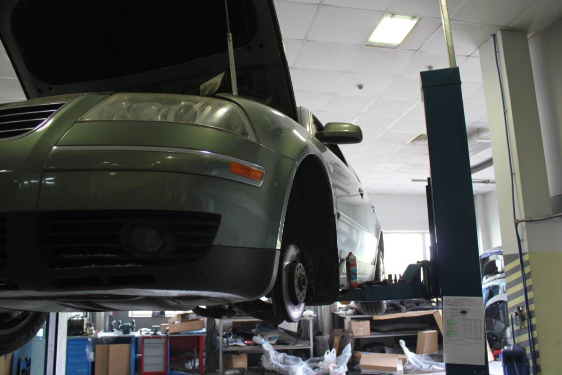 б5 в автотехцентре на ремонте