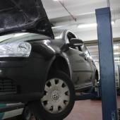 Фольксваген Гольф в автосервисе
