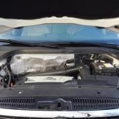 Фольксваген Тигуан с открытым капотом