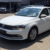 белый Фольксваген Джетта