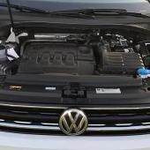 тигуан с открытым капотом