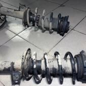 снятые передние амортизаторы Фольксваген Пассат Б6