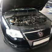 Фольксваген Пассат с открытым капотом