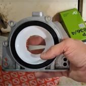 Новый задний сальник коленвала на Фольксваген Гольф