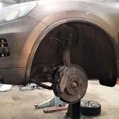 Замена передних тормозных колодок Фольксваген Туарег