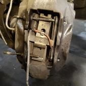 Замена передних колодок  Туарег