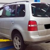 Фольксваген Туран готовится к замене стоек стабилизатора поперечной устойчивости