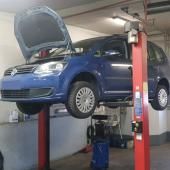 Фольксваген Туран в процессе ремонта двигателя