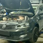 Фольксваген Поло седан готовится к замене масляного насоса