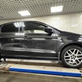 Фольксваген Поло седан в техцентре для замены рычагов