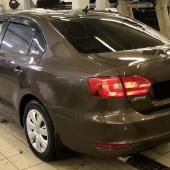 Фольксваген Джетта в автотехцентре после замены сайлентблоков подрамника