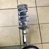 Стойка снята для замены опорных подшипников Фольксваген Гольф Плюс