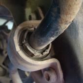 Замена втулок стабилизатора Фольксваген Гольф Плюс в задней подвеске